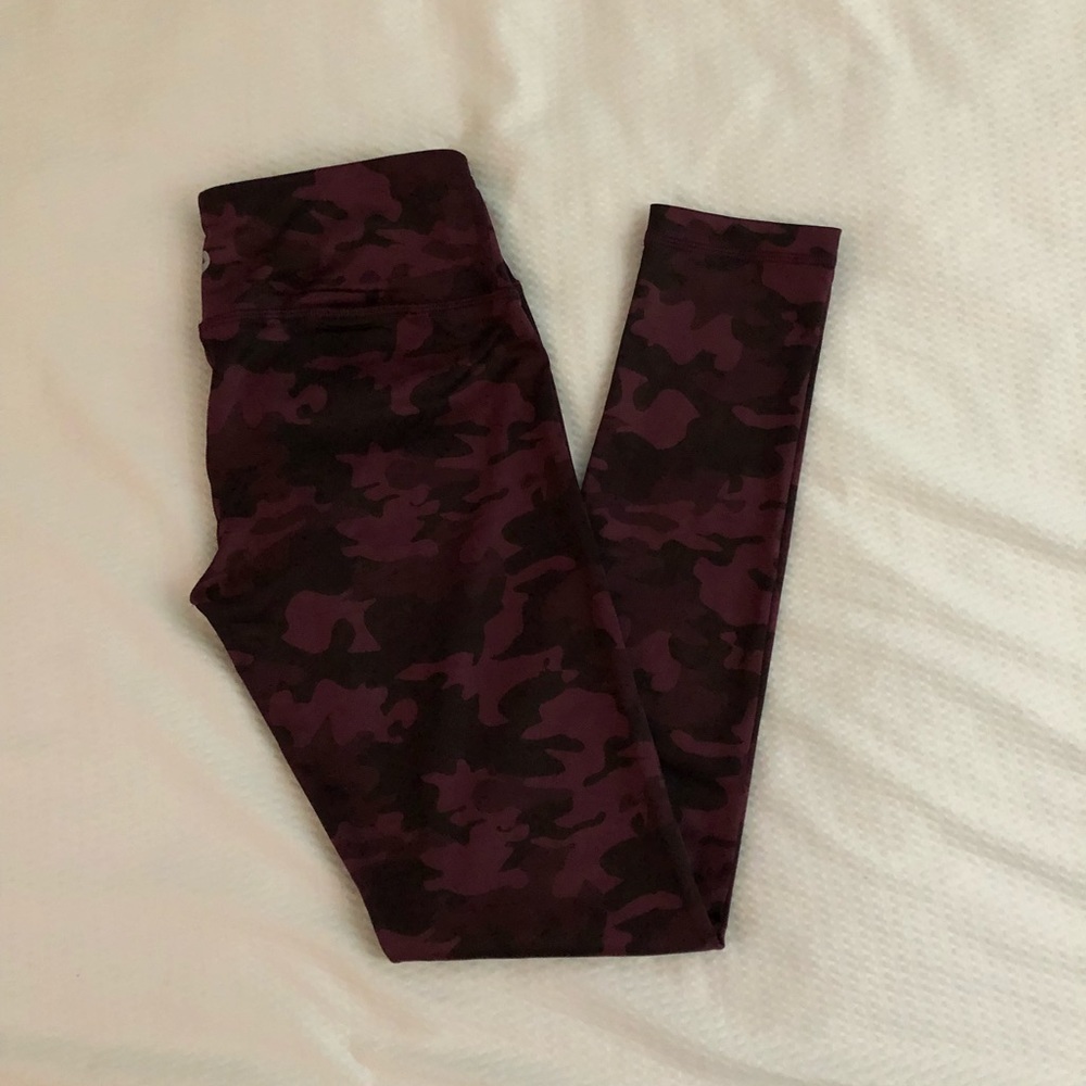 Maroon camo leggings from 90 degree by reflex